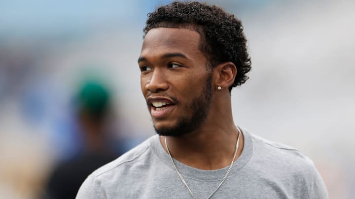 New York Jets wide receiver Garrett Wilson (5) looks on before an NFL football matchup Sunday, Dec. 15, 2024 at EverBank Stadium in Jacksonville, Fla.