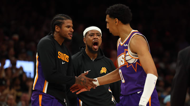 Mar 22, 2026; Phoenix, Arizona, USA; Phoenix Suns forward Ryan Dunn (0) celebrates with the bench after a good play against the Toronto Raptors during the second quarter at Mortgage Matchup Center. Mandatory Credit: Anna Carrington-Imagn Images