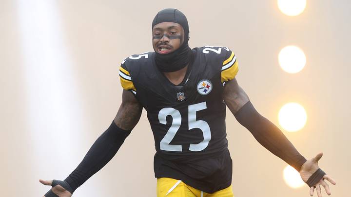 Oct 12, 2025; Pittsburgh, Pennsylvania, USA; Pittsburgh Steelers safety Deshon Elliott (25) reacts as he takes the field against the Cleveland Browns at Acrisure Stadium. Mandatory Credit: Charles LeClaire-Imagn Images Oct 12, 2025; Pittsburgh, Pennsylvania, USA; Pittsburgh Steelers safety Deshon Elliott (25) reacts as he takes the field against the Cleveland Browns at Acrisure Stadium. Mandatory Credit: Charles LeClaire-Imagn Images