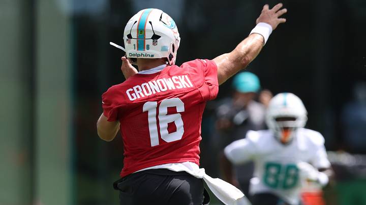 Jun 2, 2026; Miami Gardens, FL, USA; Miami Dolphins quarterback Mark Gronowski (16) throws a ball to wide receiver AJ Henning (88) during mini camp at Baptist Health Training Complex. Mandatory Credit: Isabella Frias-Imagn Images Jun 2, 2026; Miami Gardens, FL, USA; Miami Dolphins quarterback Mark Gronowski (16) throws a ball to wide receiver AJ Henning (88) during mini camp at Baptist Health Training Complex. Mandatory Credit: Isabella Frias-Imagn Images
