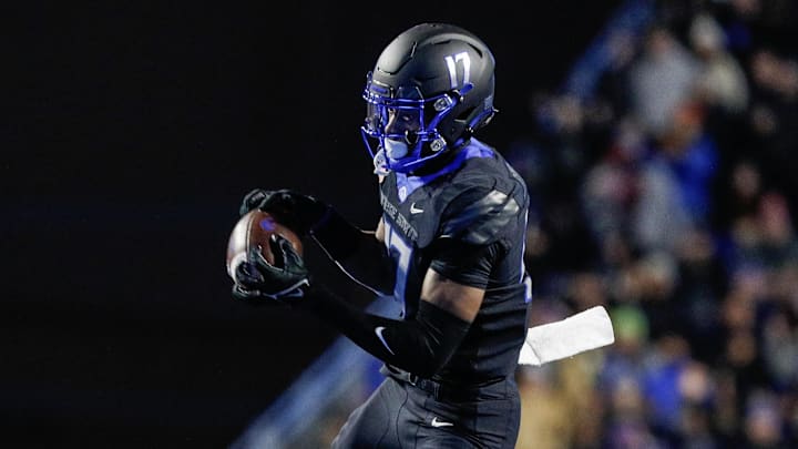 Nov 11, 2023; Boise, Idaho, USA;  Boise State Broncos wide receiver Prince Strachan (17) catches the ball during the first half against the New Mexico Lobos at Albertsons Stadium. Mandatory Credit: Brian Losness-Imagn Images




