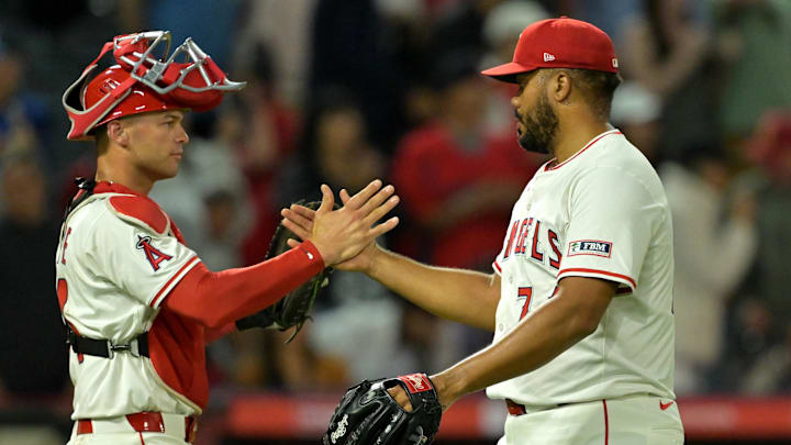 Jul 28, 2025; Anaheim, California, USA; Los Angeles Angels relief pitcher Kenley Jansen (74) gets a handshake from catcher Logan O'Hoppe (14) after earning a save against the Texas Rangers in the ninth inning at Angel Stadium. Mandatory Credit: Jayne Kamin-Oncea-Imagn Images Jul 28, 2025; Anaheim, California, USA; Los Angeles Angels relief pitcher Kenley Jansen (74) gets a handshake from catcher Logan O'Hoppe (14) after earning a save against the Texas Rangers in the ninth inning at Angel Stadium. Mandatory Credit: Jayne Kamin-Oncea-Imagn Images