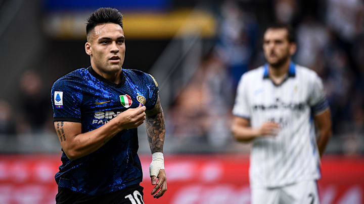 Lautaro Martinez esulta dopo la rete all'Atalanta 