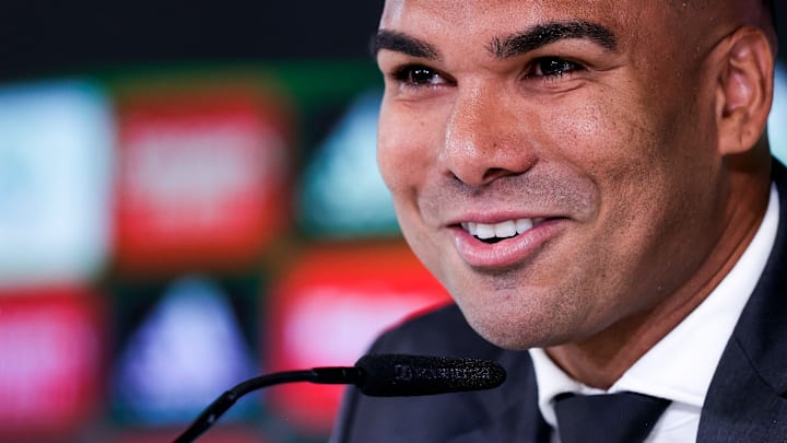 Casemiro respondeu sobre a ausência do Manchester United na Champions League: “Tenho cinco, né?”