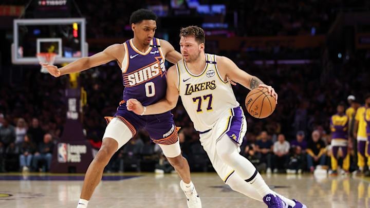 Phoenix Suns v Los Angeles Lakers