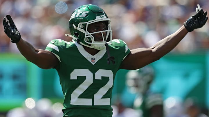 Sep 14, 2025; East Rutherford, New Jersey, USA; New York Jets safety Tony Adams (22) reacts against the Buffalo Bills during the first half at MetLife Stadium. Mandatory Credit: Vincent Carchietta-Imagn Images Sep 14, 2025; East Rutherford, New Jersey, USA; New York Jets safety Tony Adams (22) reacts against the Buffalo Bills during the first half at MetLife Stadium. Mandatory Credit: Vincent Carchietta-Imagn Images