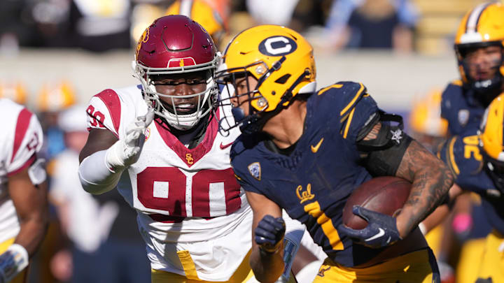 USC transfer Bear Alexander remains the key to an intimidating Oregon defense.