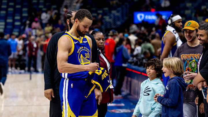 Mar 28, 2025; New Orleans, Louisiana, USA; Golden State Warriors guard Stephen Curry (30) shares a moment with fans after the game against the New Orleans Pelicans at Smoothie King Center. Mandatory Credit: Stephen Lew-Imagn Images Mar 28, 2025; New Orleans, Louisiana, USA; Golden State Warriors guard Stephen Curry (30) shares a moment with fans after the game against the New Orleans Pelicans at Smoothie King Center. Mandatory Credit: Stephen Lew-Imagn Images