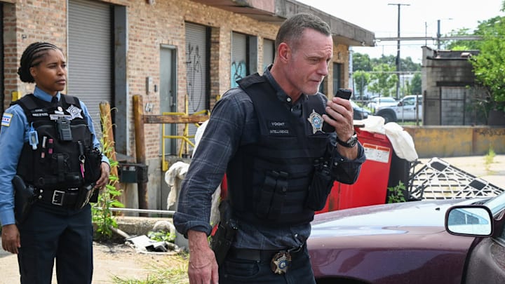 CHICAGO P.D. -- "Blood Bleeds Blue" Episode 12002 -- Pictured: (l-r) Toya Turner as Kiana Cook, Jason Beghe as Sgt. Hank Voight -- (Photo by: Lori Allen/NBC)