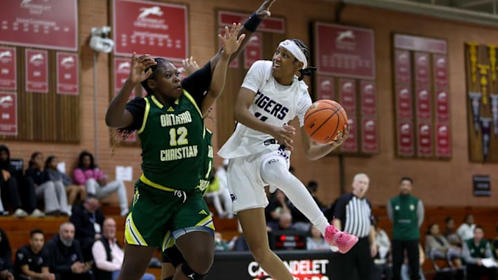 Mellennium Goodyear (Ariz.) senior Destiny Lunan versus nationally-ranked Ontario Christian at the Ionescu Showcase