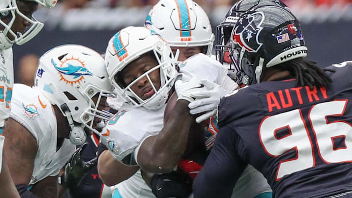 Miami Dolphins running back De'Von Achane (28) runs for a first down against the Houston Texans in the first quarter at NRG Stadium. Miami Dolphins running back De'Von Achane (28) runs for a first down against the Houston Texans in the first quarter at NRG Stadium.