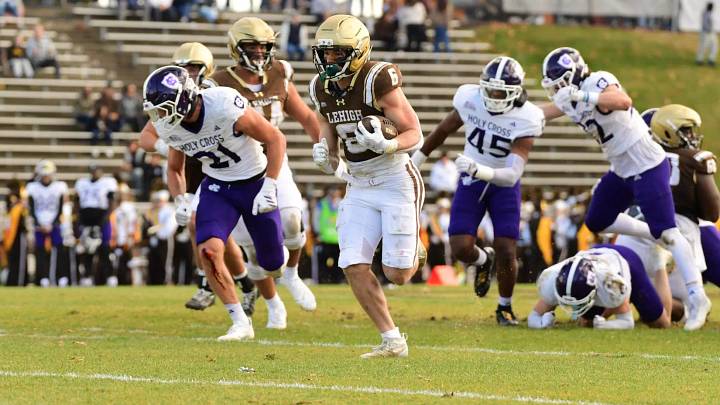 Lehigh running back Luke Yoder (6)