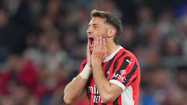 Santiago Giménez, AC milán.