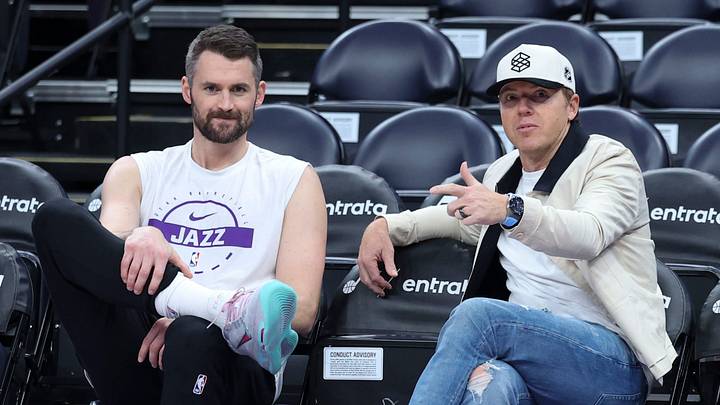Nov 10, 2025; Salt Lake City, Utah, USA; Utah Jazz forward Kevin Love (left) and Jazz owner Ryan Smith speak before the game against the Minnesota Timberwolves at Delta Center. Mandatory Credit: Rob Gray-Imagn Images Nov 10, 2025; Salt Lake City, Utah, USA; Utah Jazz forward Kevin Love (left) and Jazz owner Ryan Smith speak before the game against the Minnesota Timberwolves at Delta Center. Mandatory Credit: Rob Gray-Imagn Images