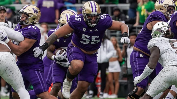 Troy Fautanu can get out and run as an offensive linemen. 