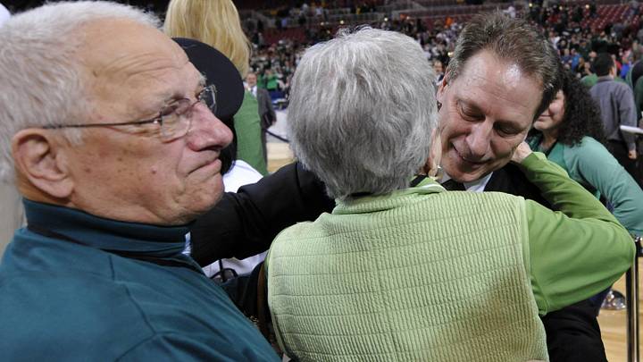 Mar 28, 2010; St. Louis, MO, USA; Michigan State Spartans head coach Tom Izzo is greeted by his mother and father after finals of the Midwest regional in the 2010 NCAA mens basketball tournament against the Tennessee Volunteers at the Edward Jones Dome. Michigan State defeated Tennessee 70-69. Mandatory Credit: Scott Rovak-Imagn Images Mar 28, 2010; St. Louis, MO, USA; Michigan State Spartans head coach Tom Izzo is greeted by his mother and father after finals of the Midwest regional in the 2010 NCAA mens basketball tournament against the Tennessee Volunteers at the Edward Jones Dome. Michigan State defeated Tennessee 70-69. Mandatory Credit: Scott Rovak-Imagn Images