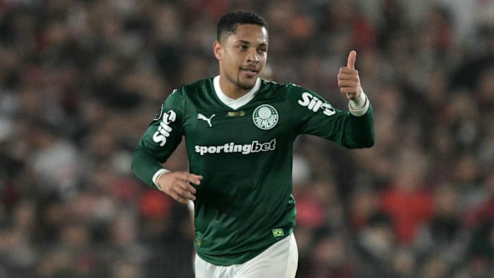 Vitor Roque vive grande fase no Palmeiras 
