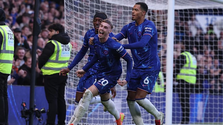 Cole Palmer (center) scored late to seal Chelsea's 3–0 win Sunday.