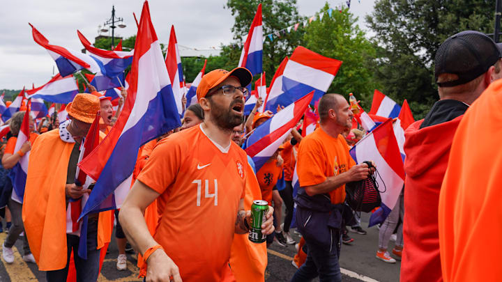 Niederländische Fans sollen in Katar für ein gutes Bild sorgen