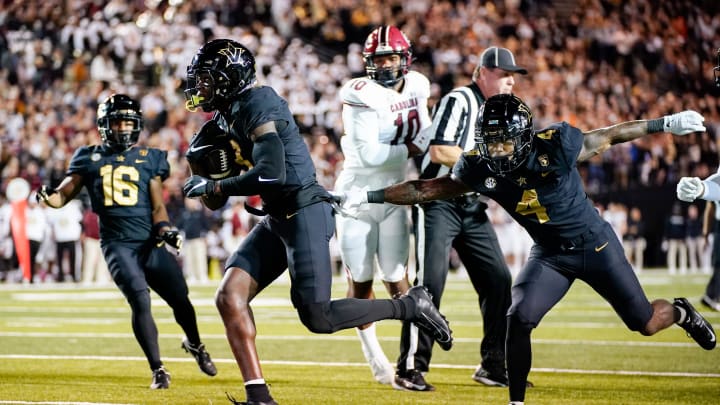 Vanderbilt wide receiver Quincy Skinner Jr. (3) runs in a touchdown against South Carolina during the second quarter at FirstBank Stadium in Nashville, Tenn., Saturday, Nov. 5, 2022.
Vandyscfb 110522 An 008 Vanderbilt wide receiver Quincy Skinner Jr. (3) runs in a touchdown against South Carolina during the second quarter at FirstBank Stadium in Nashville, Tenn., Saturday, Nov. 5, 2022.
Vandyscfb 110522 An 008