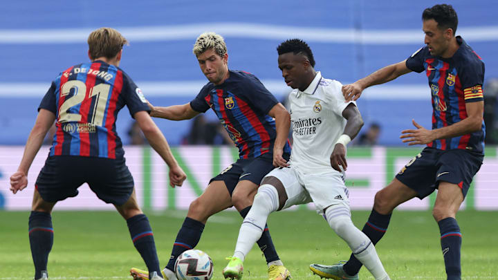 De Jong e Busquets estão em evidência neste processo de reformulação no Barcelona De Jong e Busquets estão em evidência neste processo de reformulação no Barcelona