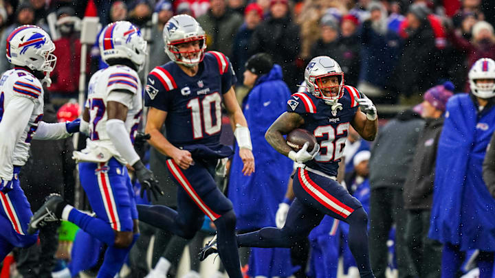 Dec 14, 2025; Foxborough, Massachusetts, USA; New England Patriots running back Treveyon Henderson (32) runs the ball with help from quarterback Drake Maye (10) for a touchdown against the Buffalo Bills in the second half at Gillette Stadium. Mandatory Credit: David Butler II-Imagn Images Dec 14, 2025; Foxborough, Massachusetts, USA; New England Patriots running back Treveyon Henderson (32) runs the ball with help from quarterback Drake Maye (10) for a touchdown against the Buffalo Bills in the second half at Gillette Stadium. Mandatory Credit: David Butler II-Imagn Images