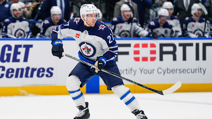 Winnipeg Jets v Vancouver Canucks