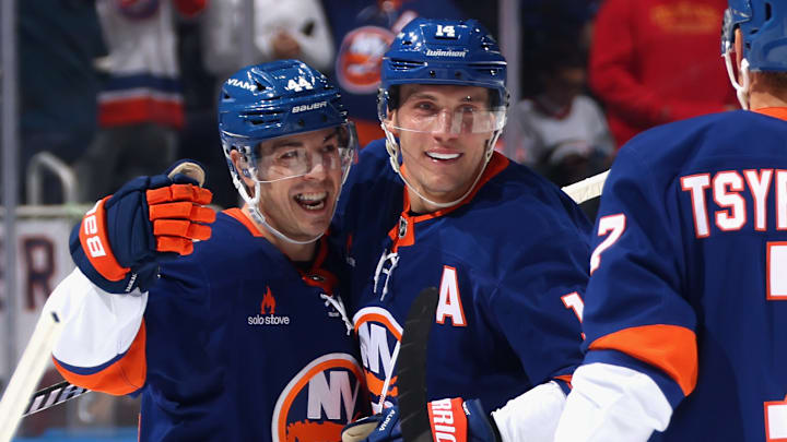The New York Islanders look to make it three wins in a row with a win over the Los Angeles Kings at home on Tuesday night.