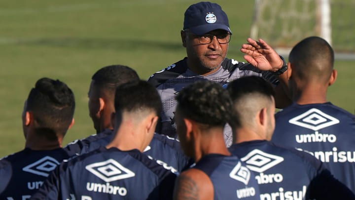 Treinadro não consegue mais encontrar soluções para o time azul