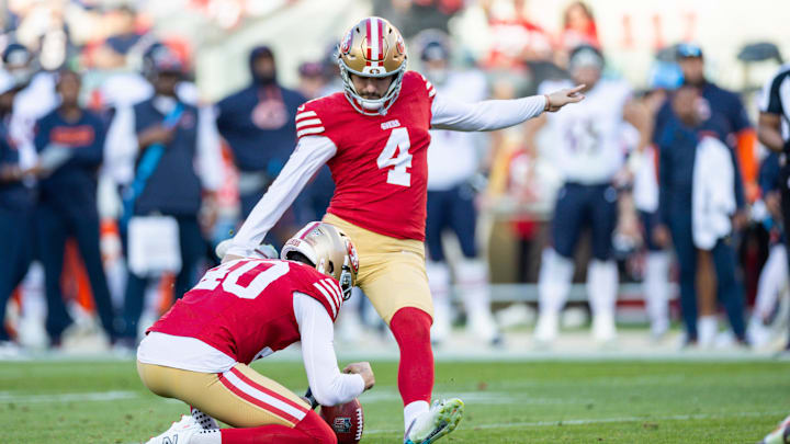 49ers kicker Jake Moody (4) makes a field goal during the second quarter against the Bears in 2024