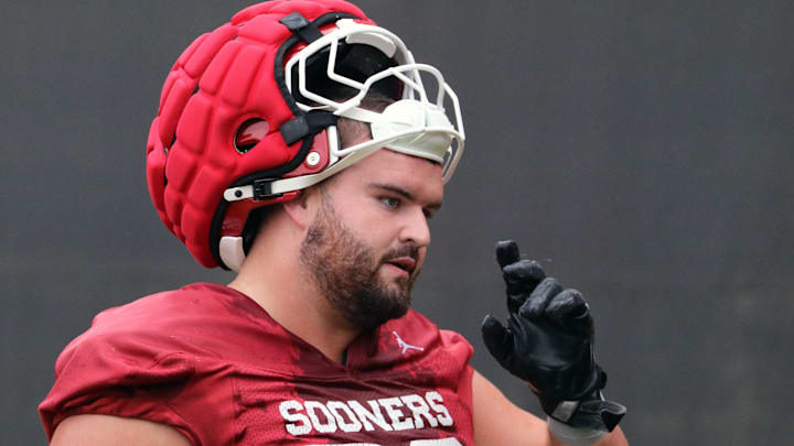 Oklahoma center Troy Everett