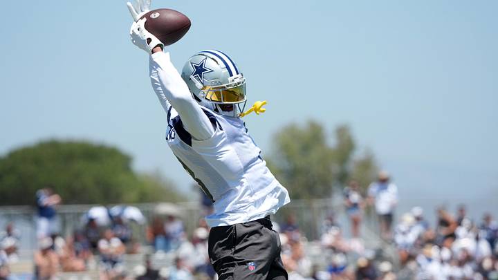 Dallas Cowboys wide receiver George Pickens catches the ball at training camp at River Ridge Playing Fields. Dallas Cowboys wide receiver George Pickens catches the ball at training camp at River Ridge Playing Fields.
