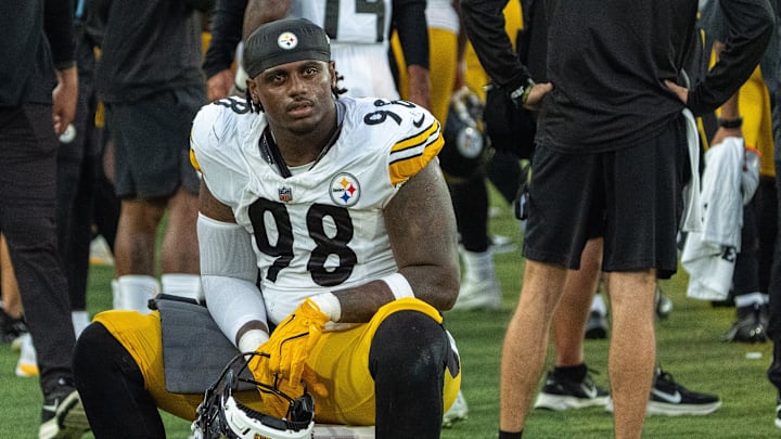 Pittsburgh Steelers defensive end DeMarvin Leal (98) takes a breather between plays during the first half of the first preseason game where the Jacksonville Jaguars hosted the Pittsburgh Steelers Saturday Aug. 9, 2025, at EverBank Stadium in Jacksonville, Fla. [Doug Engle/Florida Times-Union]