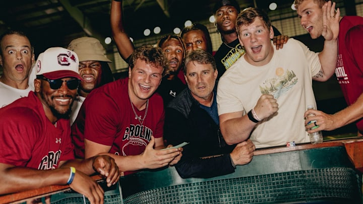 South Carolina players and coaches recreate an iconic photo from the movie "The Hangover". South Carolina players and coaches recreate an iconic photo from the movie "The Hangover".