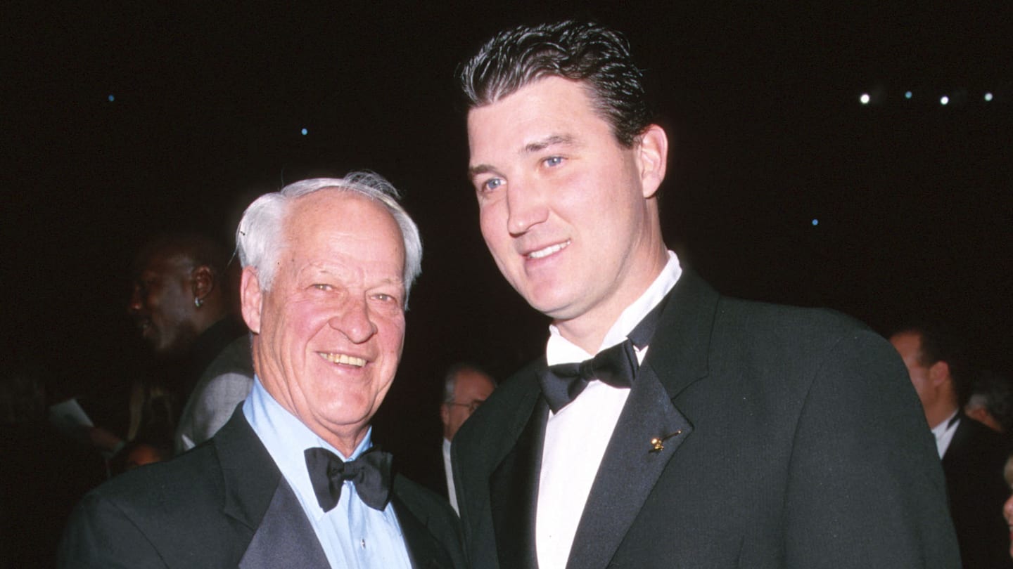 Players Who Returned To The NHL After Being Inducted Into The Hockey Hall Of Fame