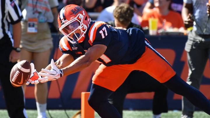 Sep 12, 2026; Champaign, Illinois, USA; Illinois Fighting Illini wide receiver Collin Dixon (17) can't make this catch on a pass from Illinois Fighting Illini quarterback Katin Houser (4) during the first half against the Duke Blue Devils at Gies Memorial Stadium. Mandatory Credit: Ron Johnson-Imagn Images Sep 12, 2026; Champaign, Illinois, USA; Illinois Fighting Illini wide receiver Collin Dixon (17) can't make this catch on a pass from Illinois Fighting Illini quarterback Katin Houser (4) during the first half against the Duke Blue Devils at Gies Memorial Stadium. Mandatory Credit: Ron Johnson-Imagn Images