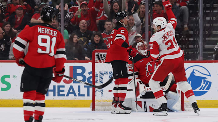 Detroit Red Wings left wing James van Riemsdyk (21) scores against the New Jersey Devils: Thomas Salus-Imagn Images