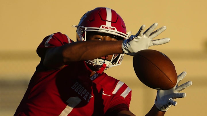 Brophy Prep wide receiver Devin Fitzgerald (1) makes a catch during a practice at Brophy College Prepatory in Phoenix on Sept. 4, 2024.