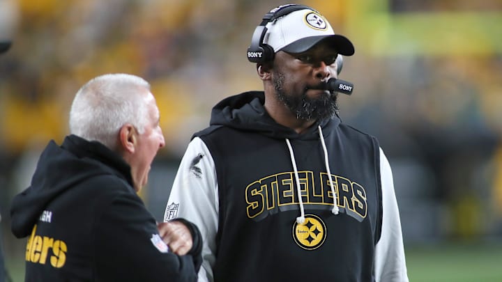 Pittsburgh Steelers head coach Mike Tomlin looks on as the clock winds down during the second half against the Green Bay Packers at Acrisure Stadium in Pittsburgh, PA on October 26, 2025. Pittsburgh Steelers head coach Mike Tomlin looks on as the clock winds down during the second half against the Green Bay Packers at Acrisure Stadium in Pittsburgh, PA on October 26, 2025.