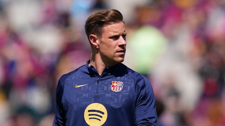 Marc-Andre ter Stegen im Barca-Shirt beim Aufwärmen
