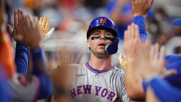 Sep 27, 2025; Miami, Florida, USA; New York Mets first baseman Pete Alonso (20) celebrates his solo home run against the Miami Marlins in the third inning at loanDepot Park. Mandatory Credit: Jim Rassol-Imagn Images Sep 27, 2025; Miami, Florida, USA; New York Mets first baseman Pete Alonso (20) celebrates his solo home run against the Miami Marlins in the third inning at loanDepot Park. Mandatory Credit: Jim Rassol-Imagn Images