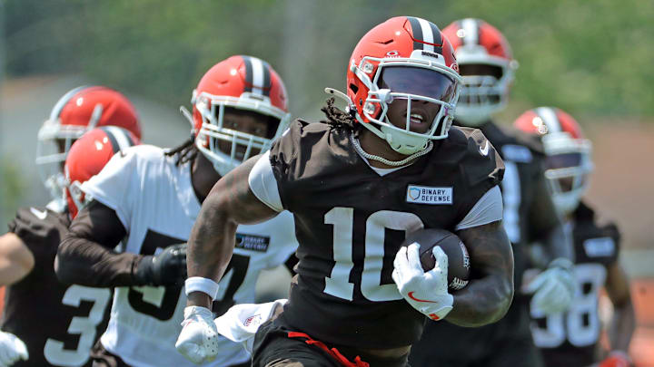 Cleveland Browns running back Quinshon Judkins (10) runs for yards during practice at NFL minicamp, Wednesday, June 11, 2025, in Berea, Ohio.