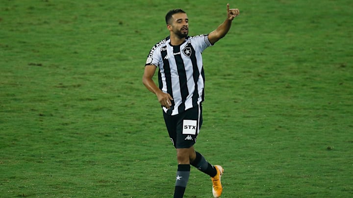 O volante fez 50 jogos pelo Glorioso