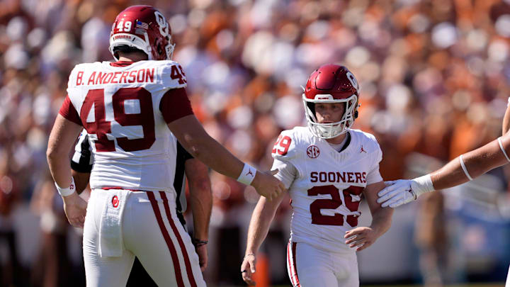 Oklahoma kicker Tate Sandell (29)