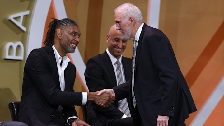 Gregg Popovich anunció su nuevo rol en los San Antonio Spurs, en compañía de Tim Duncan y Manu Ginóbili