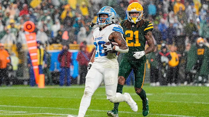 Jahmyr Gibbs runs for a touchdown during the Lions' 24–14 win over the Packers on Nov. 3, 2024.