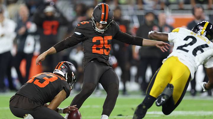 Oct 1, 2026; Cleveland, Ohio, USA; Cleveland Browns kicker Andre Szmyt (25) kicks the game winning field goal against the Pittsburgh Steelers in the second half at Huntington Bank Field. Mandatory Credit: Scott Galvin-Imagn Images Oct 1, 2026; Cleveland, Ohio, USA; Cleveland Browns kicker Andre Szmyt (25) kicks the game winning field goal against the Pittsburgh Steelers in the second half at Huntington Bank Field. Mandatory Credit: Scott Galvin-Imagn Images