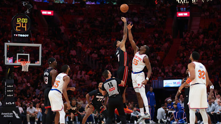 Oct 26, 2025; Miami, Florida, USA; Miami Heat center Kel'el Ware (7) and New York Knicks center Ariel Hukporti (55) tip-off during the first quarter at Kaseya Center. Mandatory Credit: Sam Navarro-Imagn Images Oct 26, 2025; Miami, Florida, USA; Miami Heat center Kel'el Ware (7) and New York Knicks center Ariel Hukporti (55) tip-off during the first quarter at Kaseya Center. Mandatory Credit: Sam Navarro-Imagn Images