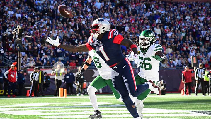 Oct 18, 2026; Foxborough, Massachusetts, USA; New England Patriots wide receiver A.J. Brown (1) is unable to make a catch in the end zone in the first half against the New York Jets at Gillette Stadium. Mandatory Credit: Bob DeChiara-Imagn Images Oct 18, 2026; Foxborough, Massachusetts, USA; New England Patriots wide receiver A.J. Brown (1) is unable to make a catch in the end zone in the first half against the New York Jets at Gillette Stadium. Mandatory Credit: Bob DeChiara-Imagn Images