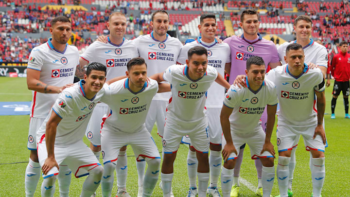 Jugadores de Cruz Azul previo a un partido ante Atlas.